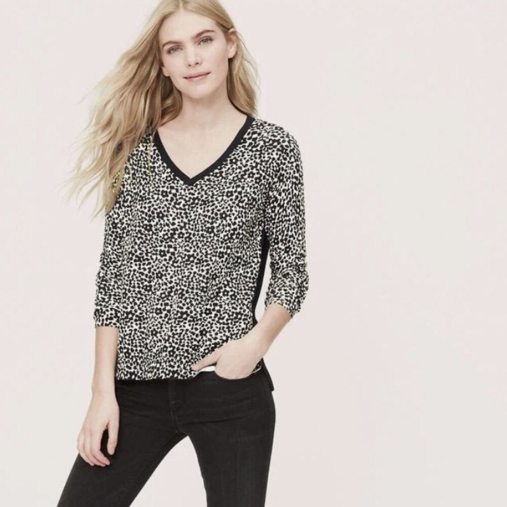 Ann Taylor‎ Loft size XL Black White Ditsy Floral V Neck Long Sleeve Top Office